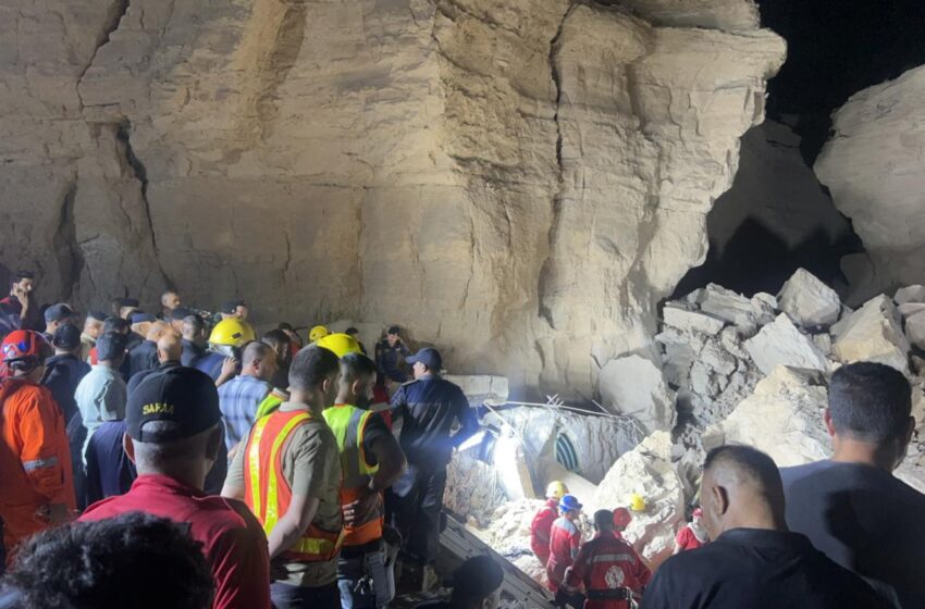  Frantic rescue effort under way at Iraq shrine hit by landslide