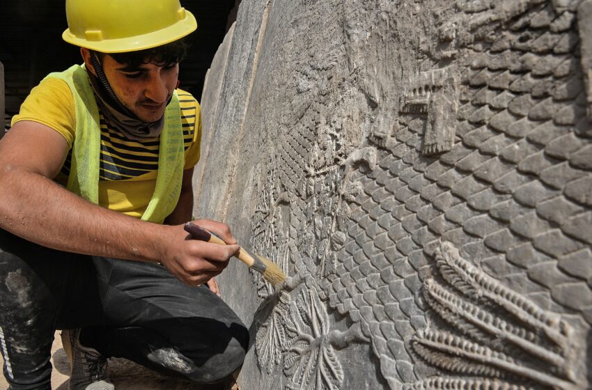  Iraq: Amazing old rock carvings discovered near Mashki Gate.
